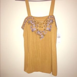 NWT yellow flowing tank with blue & white flowers